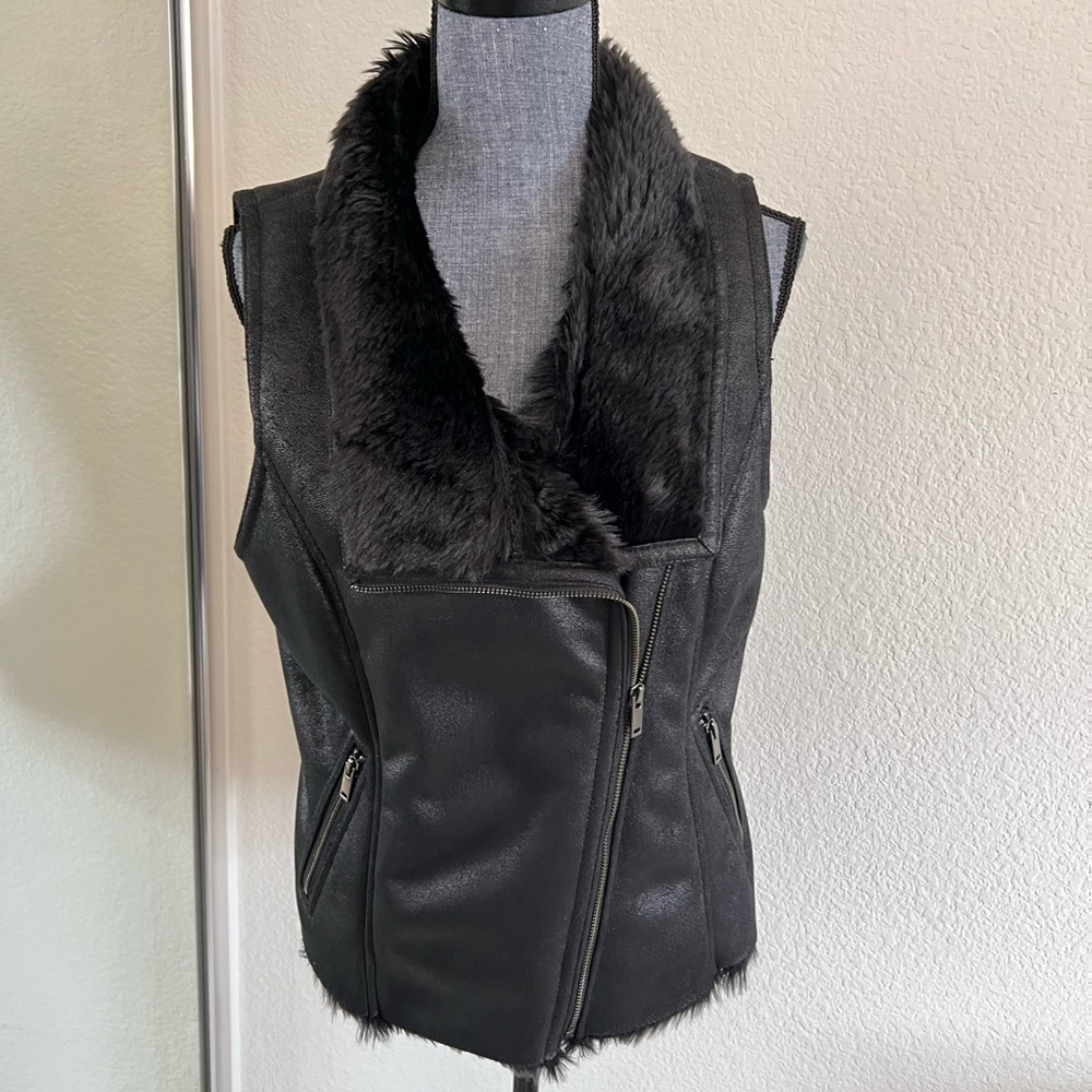 Banana Republic Black Faux Fur Vest - Picture 2 of 6